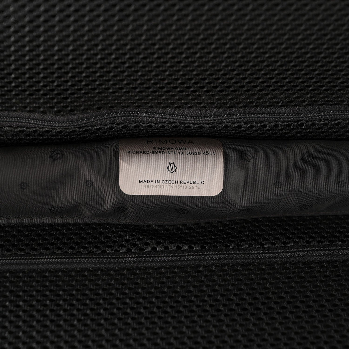 RIMOWA GLOSS POLYCARBONATE ESSENTIAL LITE CABIN U BLACK