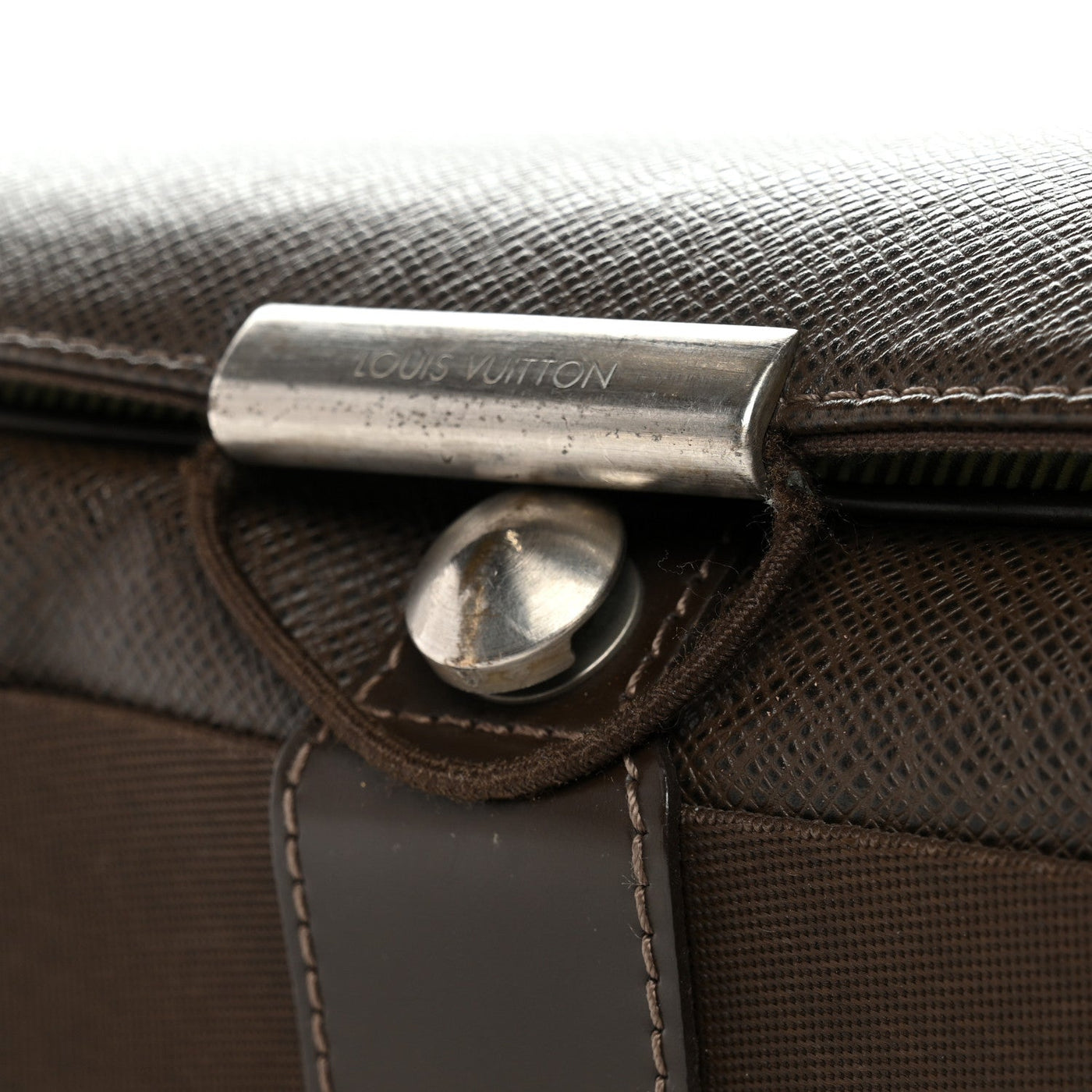 LOUIS VUITTON TAIGA ANDREI MESSENGER BAG GRIZZLI