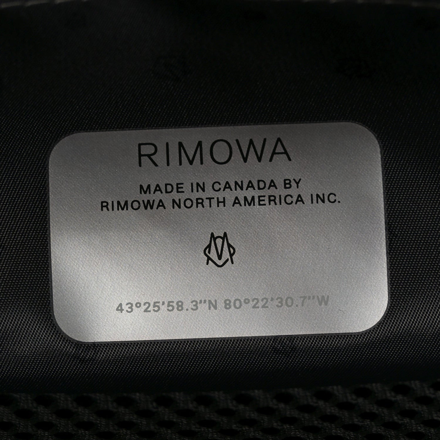 RIMOWA GLOSS POLYCARBONATE ESSENTIAL CABIN BLACK
