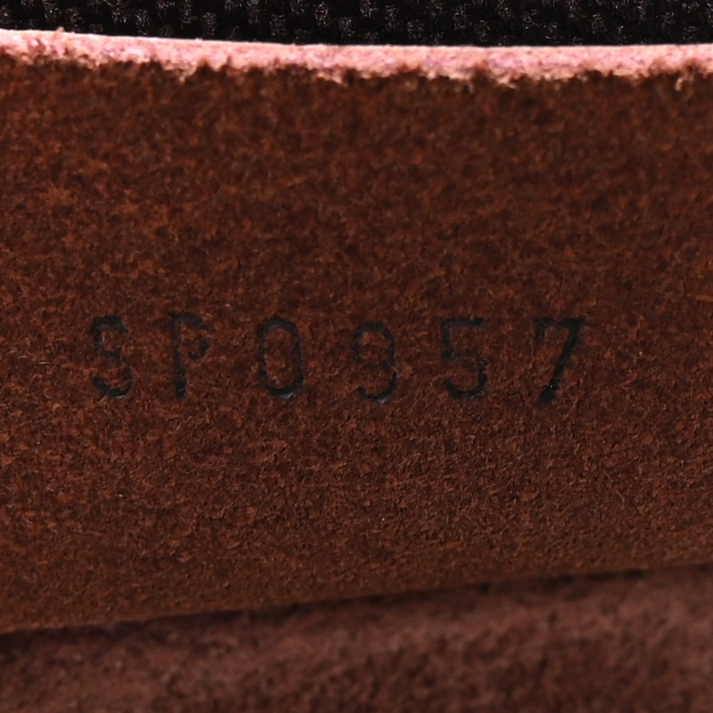LOUIS VUITTON TAIGA KENDALL GM ACAJOU