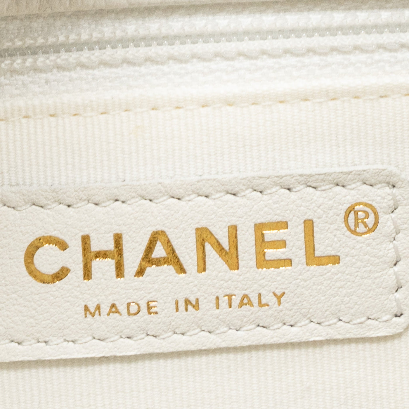 CHANEL 22S MINI BACKPACK GRAINED CALFSKIN WHITE LGHW(MICROCHIP)