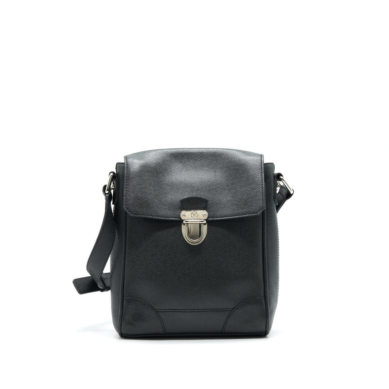 LOUIS VUITTON MEN'S MESSENGER BAG IN BLACK