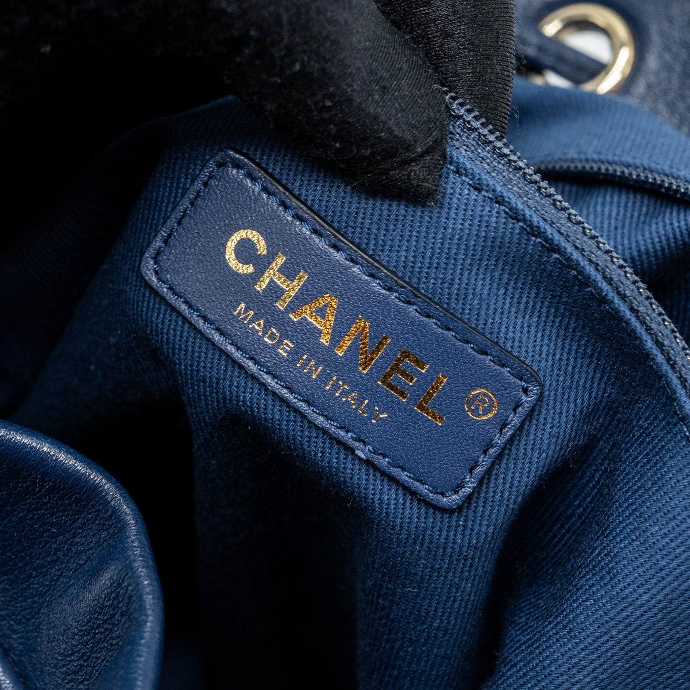 CHANEL DRAWSTRING BACKPACK LAMBSKIN / GRAINED CALFSKIN DARK BLUE LGHW