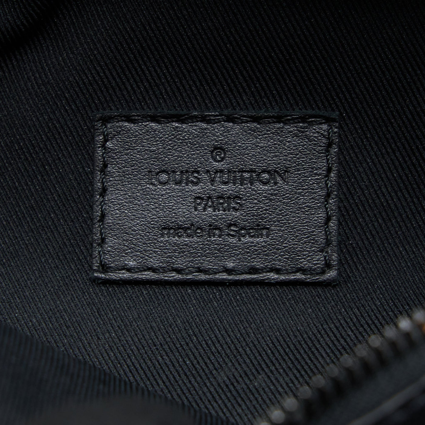 LOUIS VUITTON DISCOVERY BUMBAG PM MONOGRAM SHADOW CALFSKIN BLACK/BLACK HARDWARE