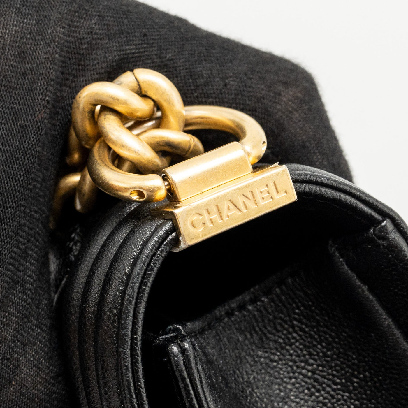 CHANEL 22A ROUND BOY MESSENGER BAG CAVIAR BLACK GHW (MICROCHIP)
