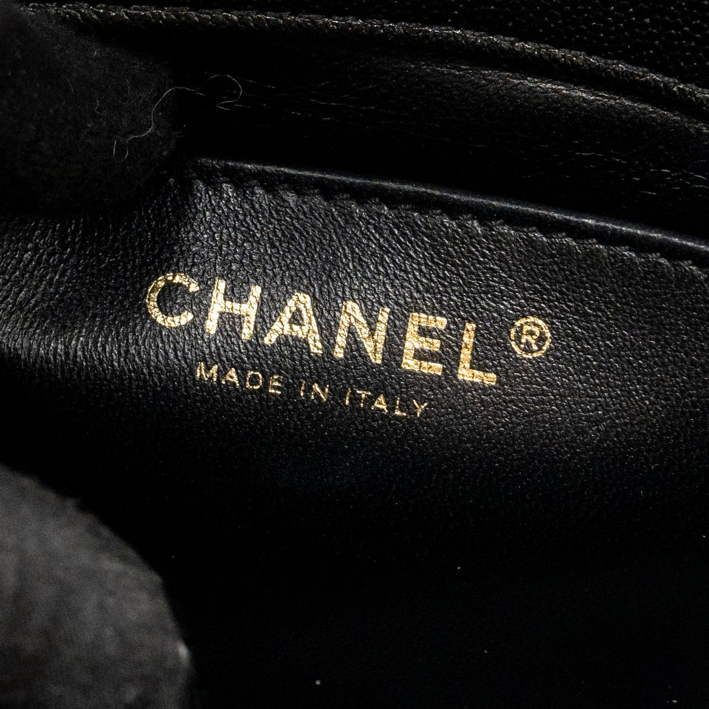 CHANEL 22A ROUND BOY MESSENGER BAG CAVIAR BLACK GHW (MICROCHIP)