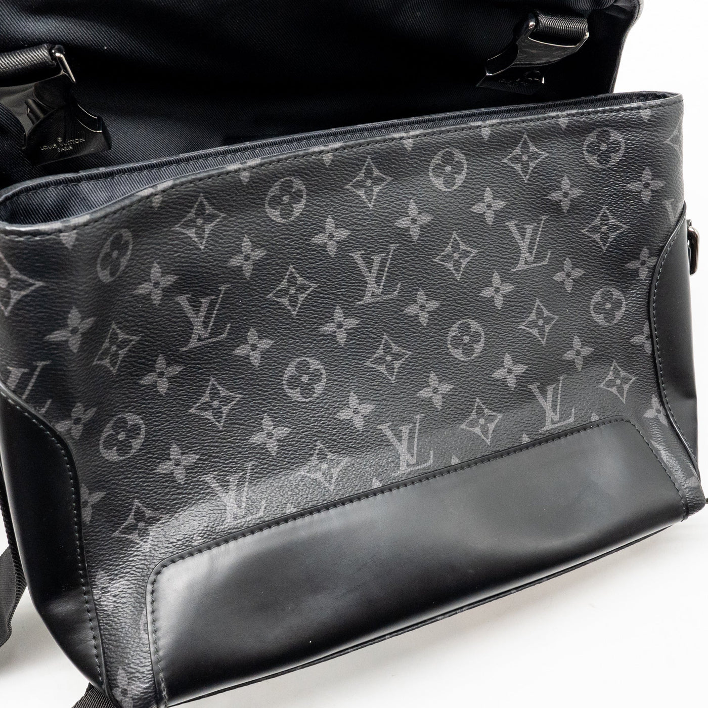 LOUIS VUITTON MESSENGER VOYAGER PM MONOGRAM ECLIPSE BLACK SHW