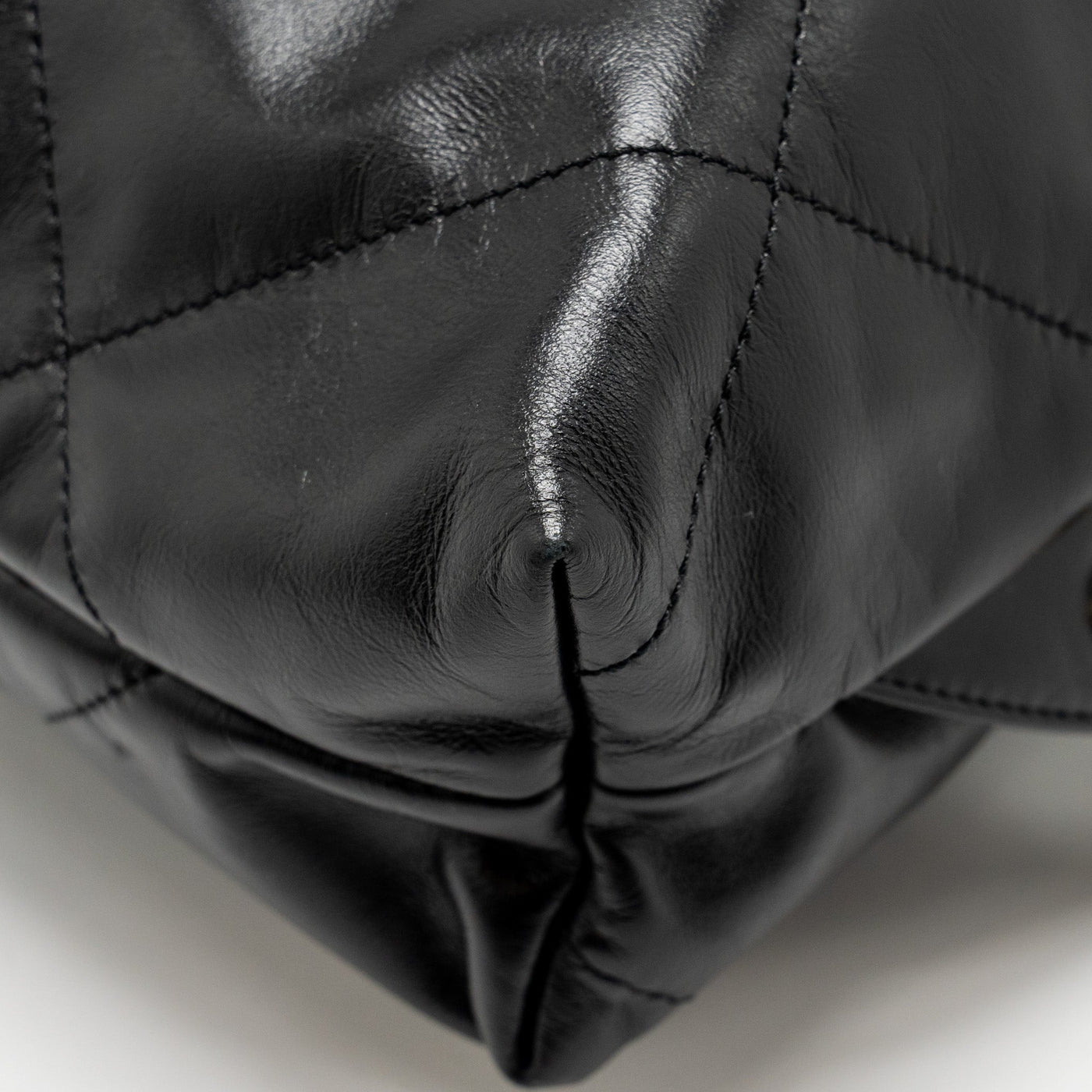 CHANEL LARGE 22 BACKPACK GOLD LETTER LOGO SHINY CALFSKIN BLACK GHW(MICROCHIP)