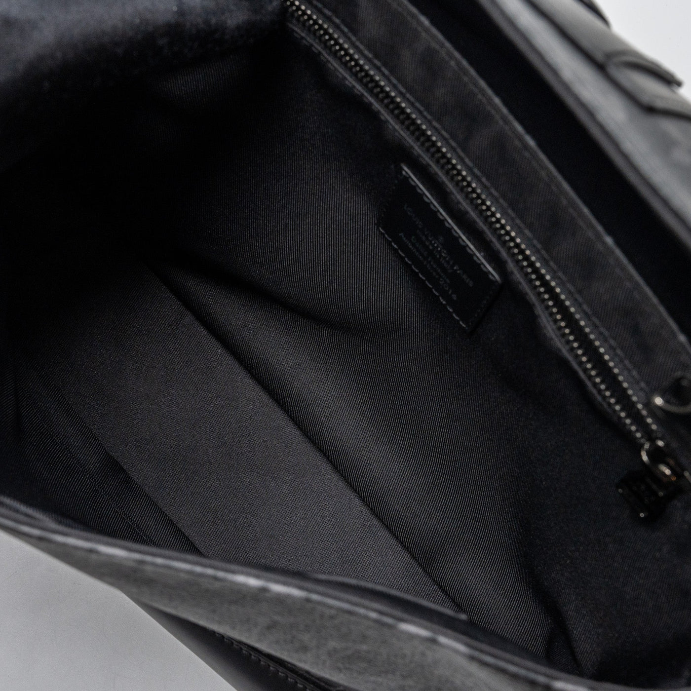 LOUIS VUITTON MESSENGER PM VOYOGER MONOGRAM ECLIPSE CANVAS BLACK SHW