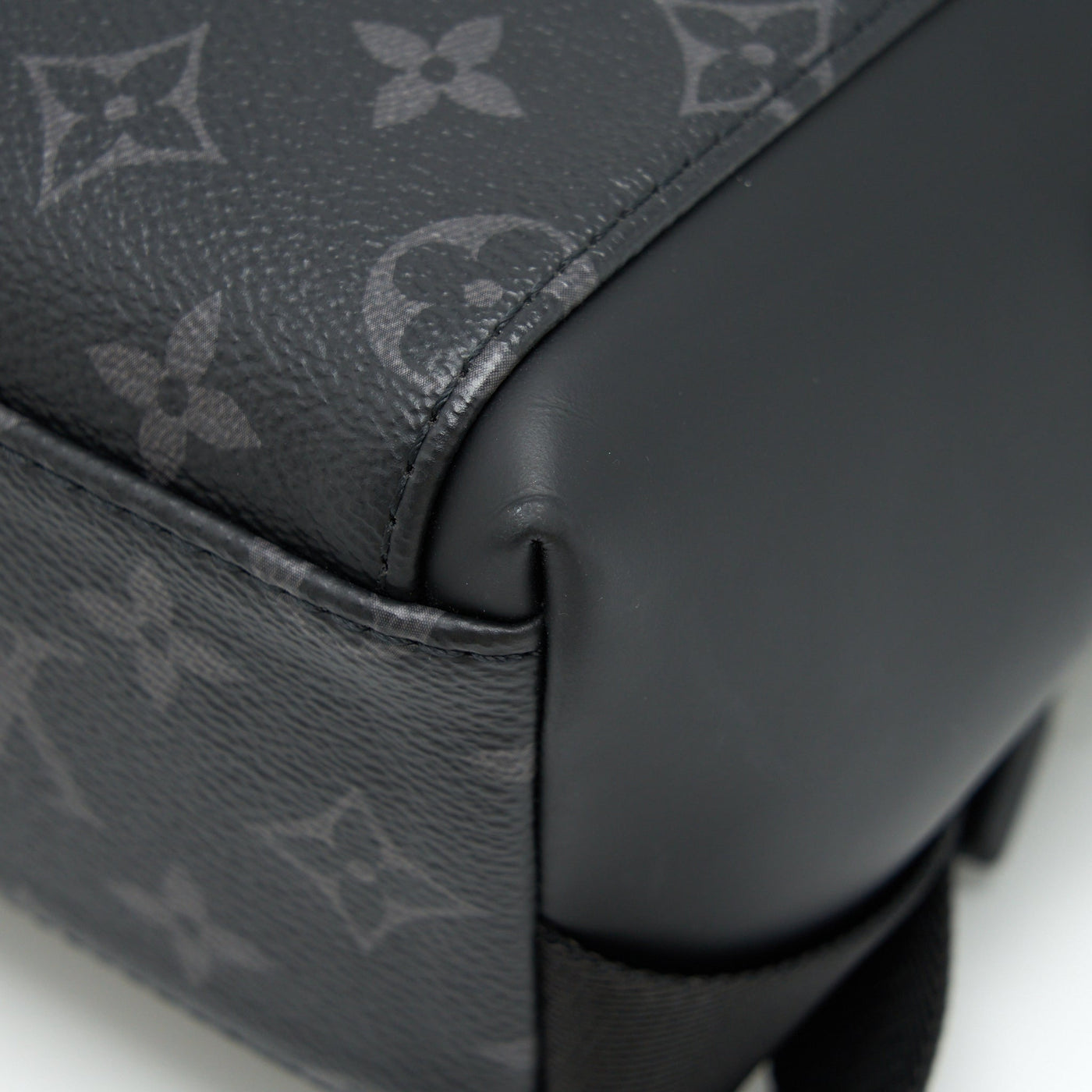 LOUIS VUITTON ECLIPSE VOYAGER MESSENGER BAG MONOGRAM CANVAS BLACK YEAR 2020