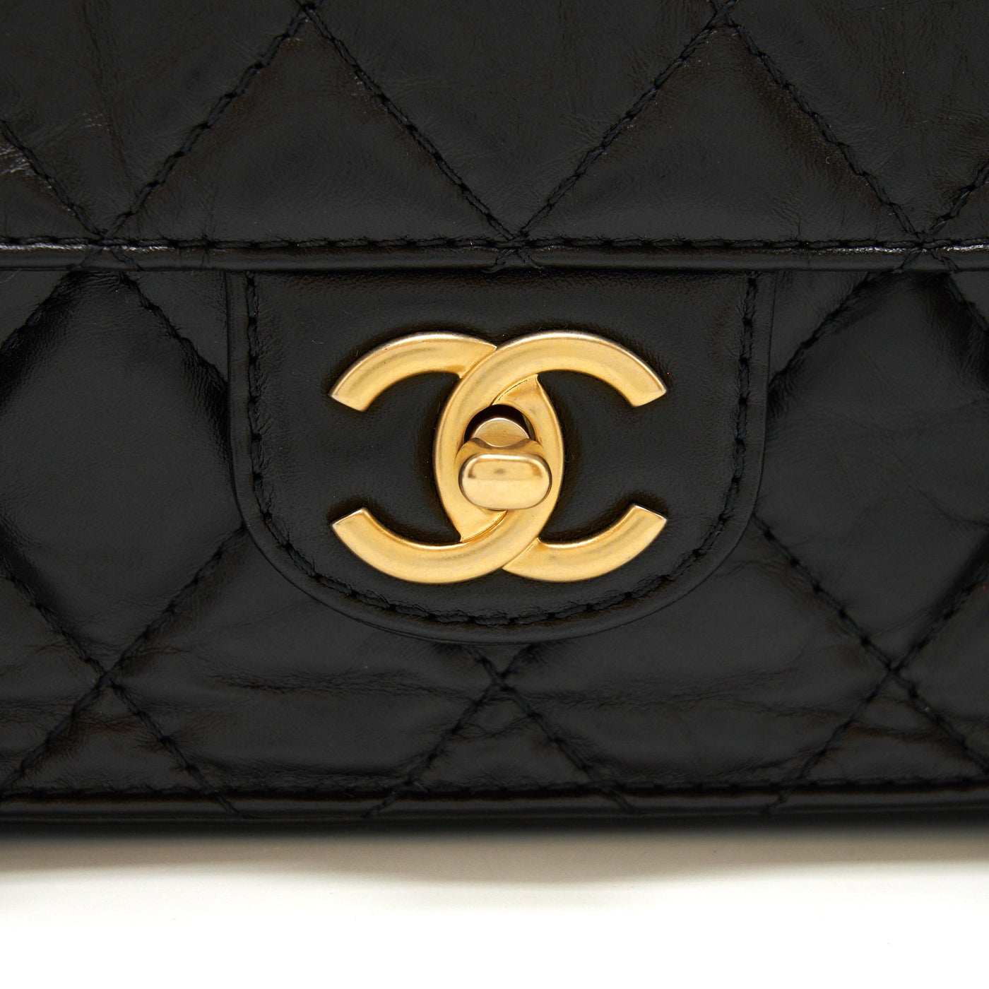 CHANEL 21B MESSENGER BAG CALFSKIN BLACK GHW