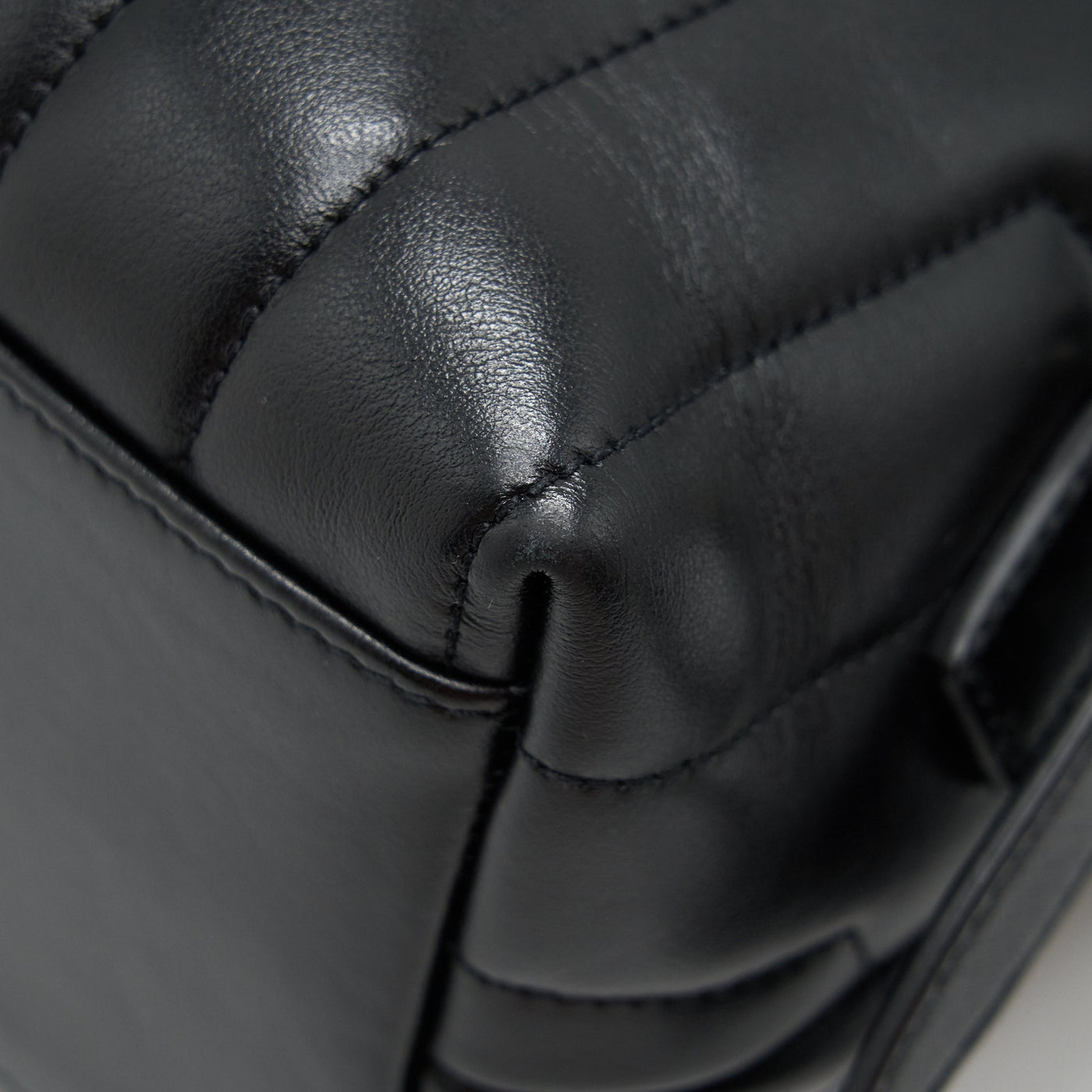 SAINT LAURENT MEDIUM LOULOU BACKPACK BLACK Y MATELASS
