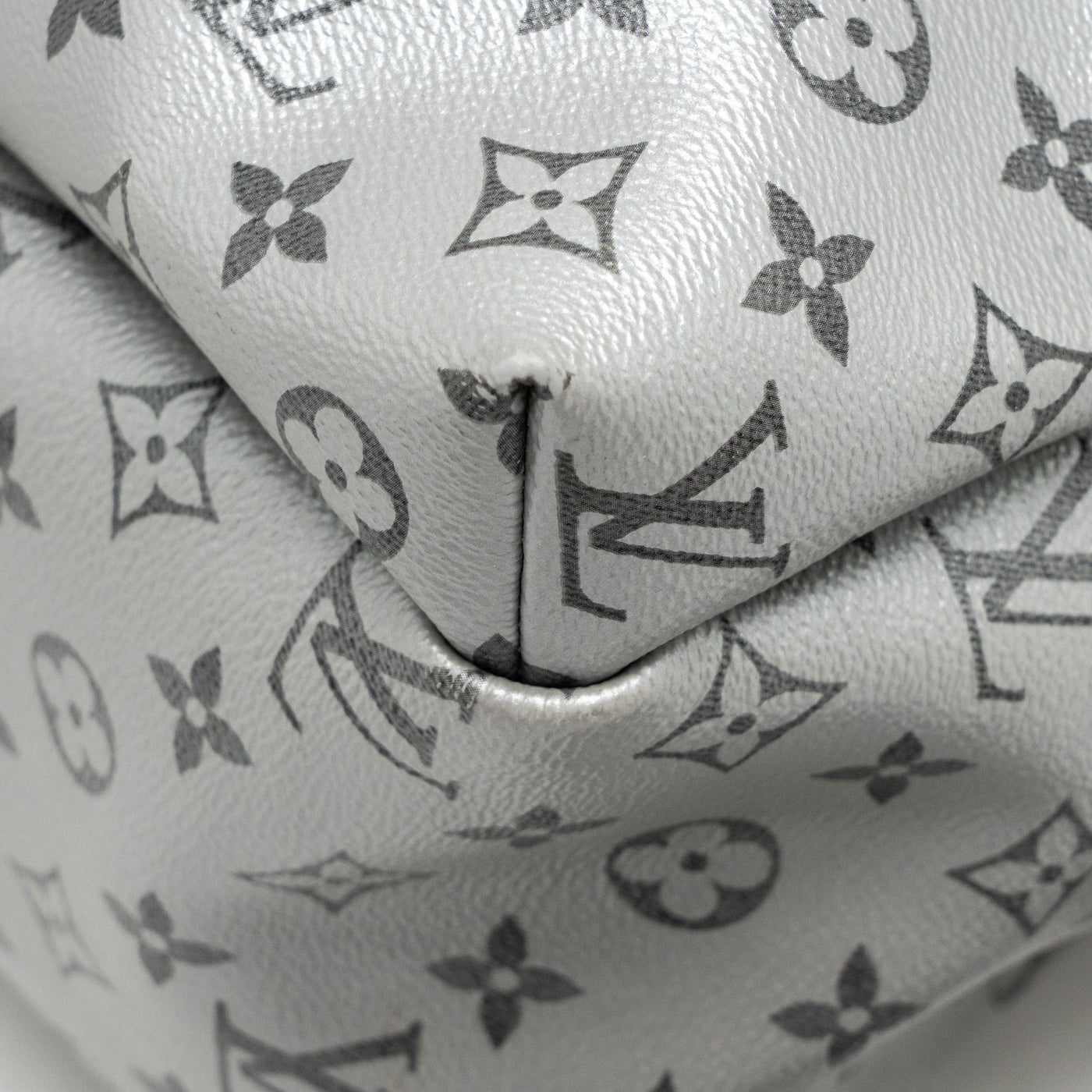 LOUIS VUITTON BACKPACK APOLLO MONOGRAM CANVAS SILVER / BLACK SHW
