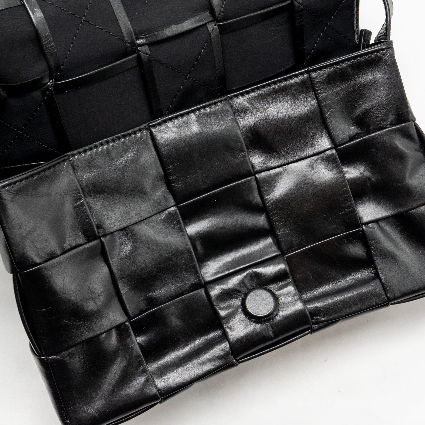 BOTTEGA VENETA CASSETTE MESSENGER BAG CALFSKIN BLACK SHW