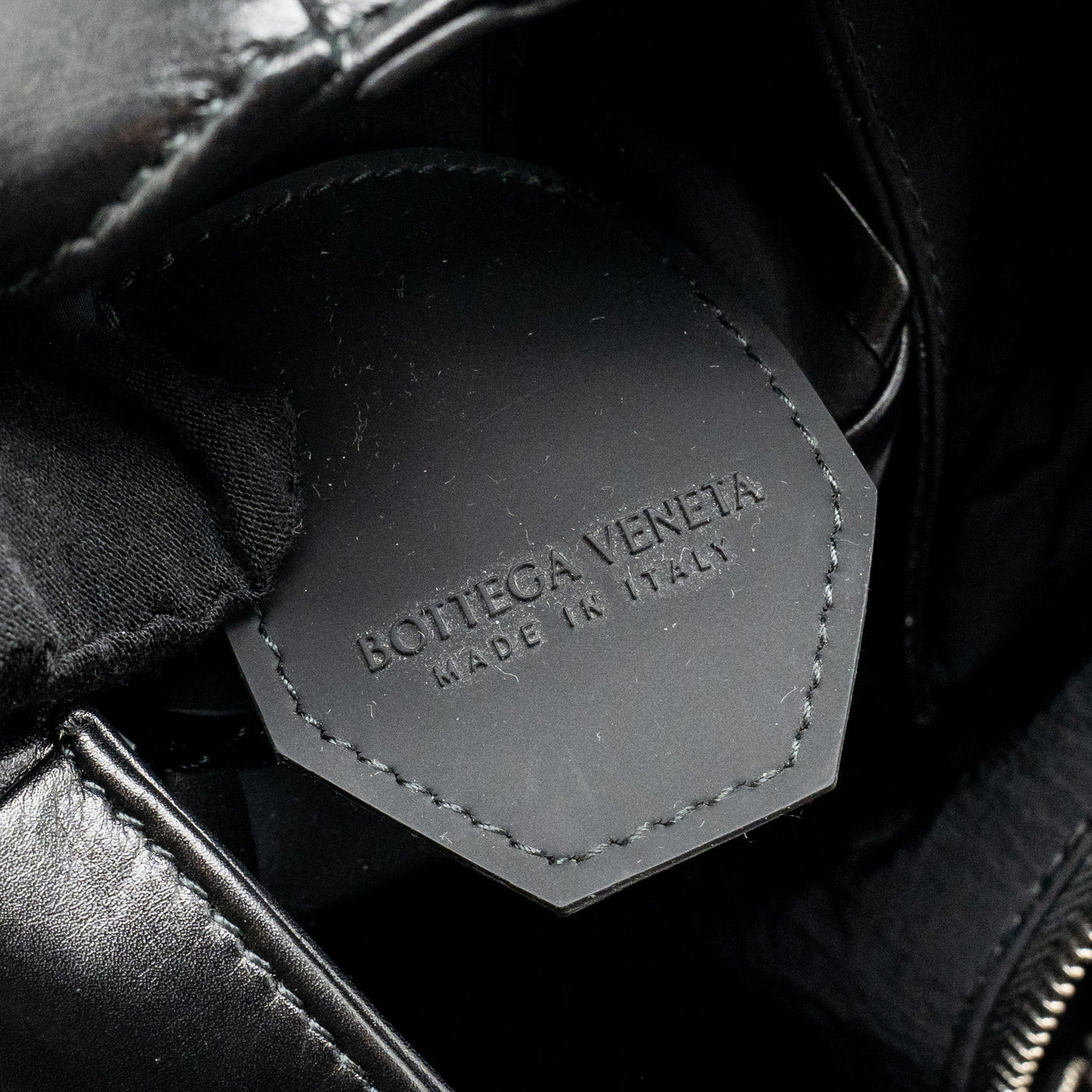 BOTTEGA VENETA CASSETTE MESSENGER BAG CALFSKIN BLACK SHW