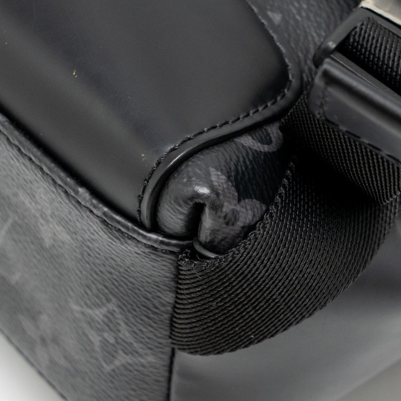 LOUIS VUITTON MESSENGER VOYAGER PM MONOGRAM CANVAS BLACK SHW