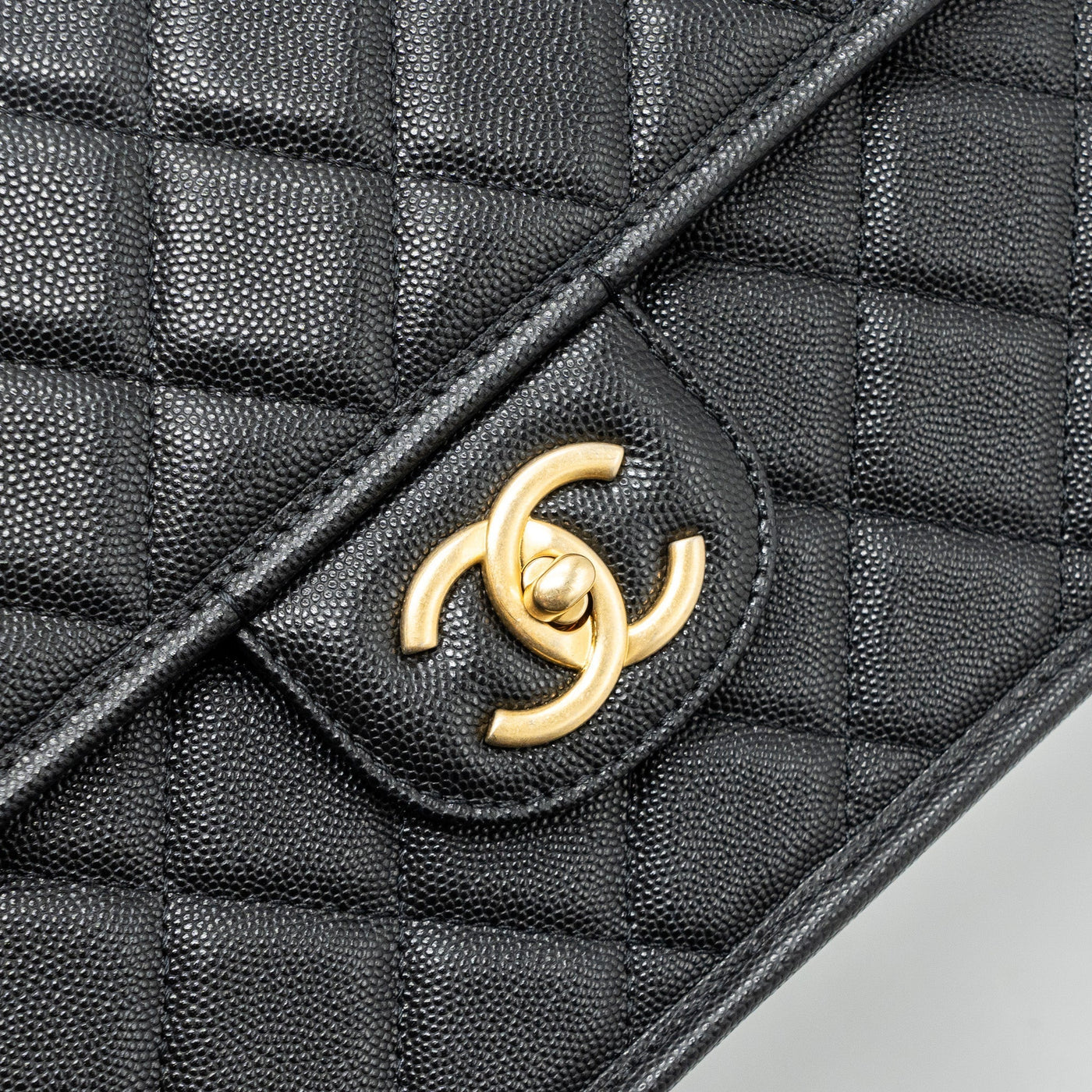 CHANEL 22K LARGE BACKPACK CAVIAR BLACK GHW(MICROCHIP)
