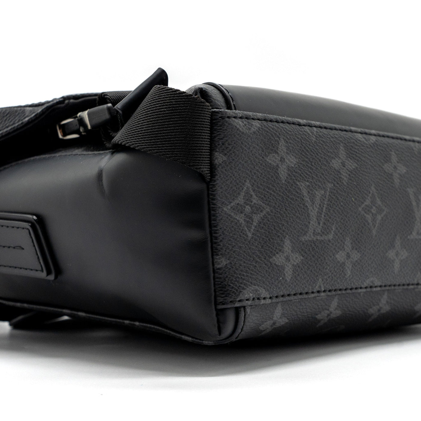 LOUIS VUITTON MESSENGER PM VOYOGER MONOGRAM ECLIPSE CANVAS BLACK SHW