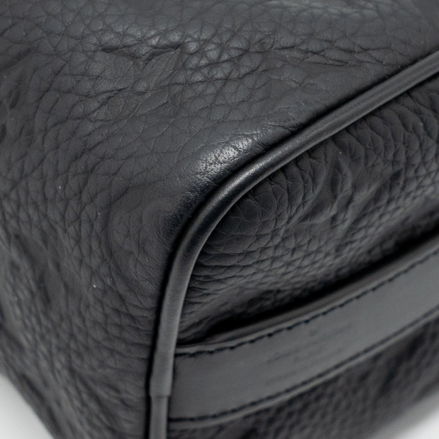 LOUIS VUITTON KEEPALL BANDOULIERE 25 MONOGRAM TAURILLON LEATHER BLACK WITH BLACK HARDWARE