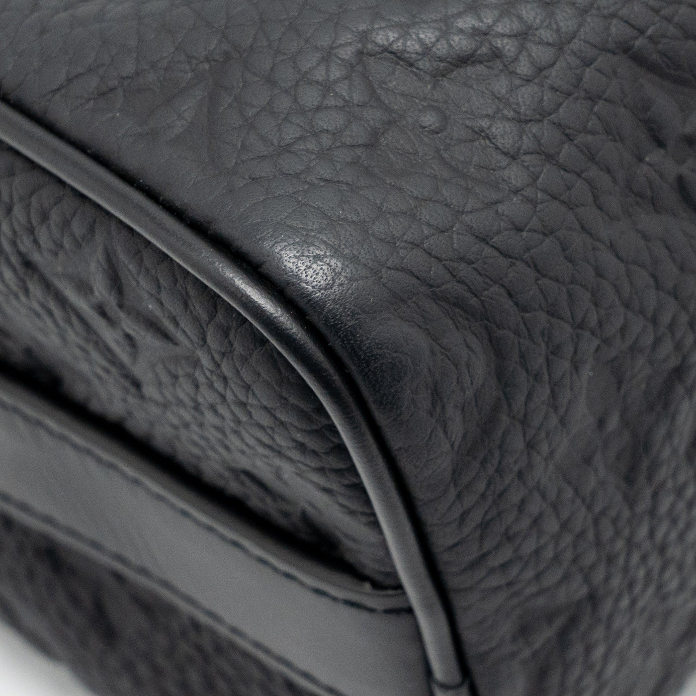 LOUIS VUITTON KEEPALL BANDOULIERE 25 MONOGRAM TAURILLON LEATHER BLACK WITH BLACK HARDWARE