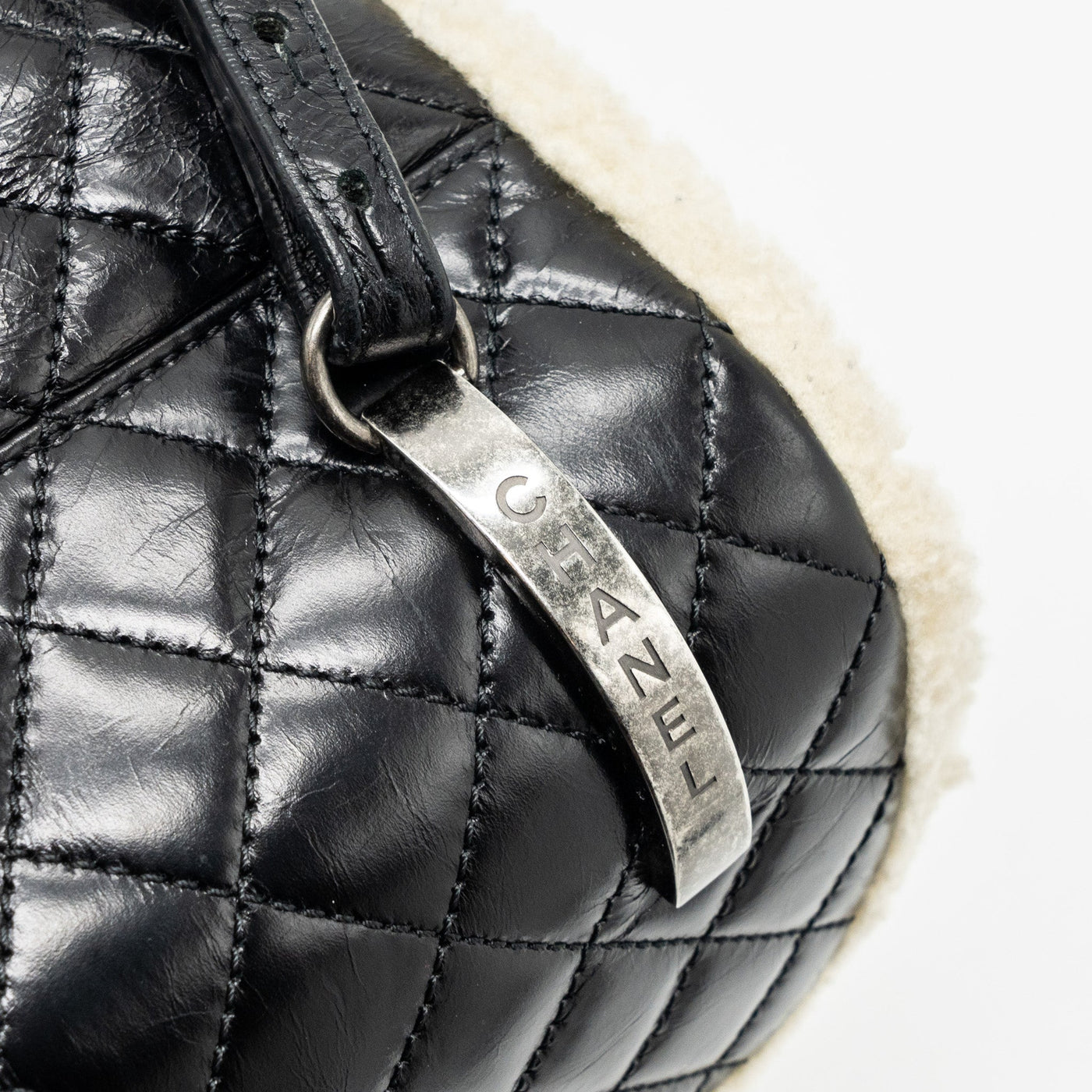 CHANEL SMALL MOUNTAIN BACKPACK QUILTED CALFSKIN / SHEARLING MULTICOLOUR RUTHENIUM HARDWARE