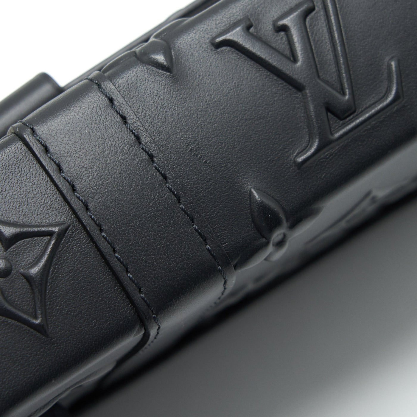 LOUIS VUITTON TRUNK SLINGBAG BLACK