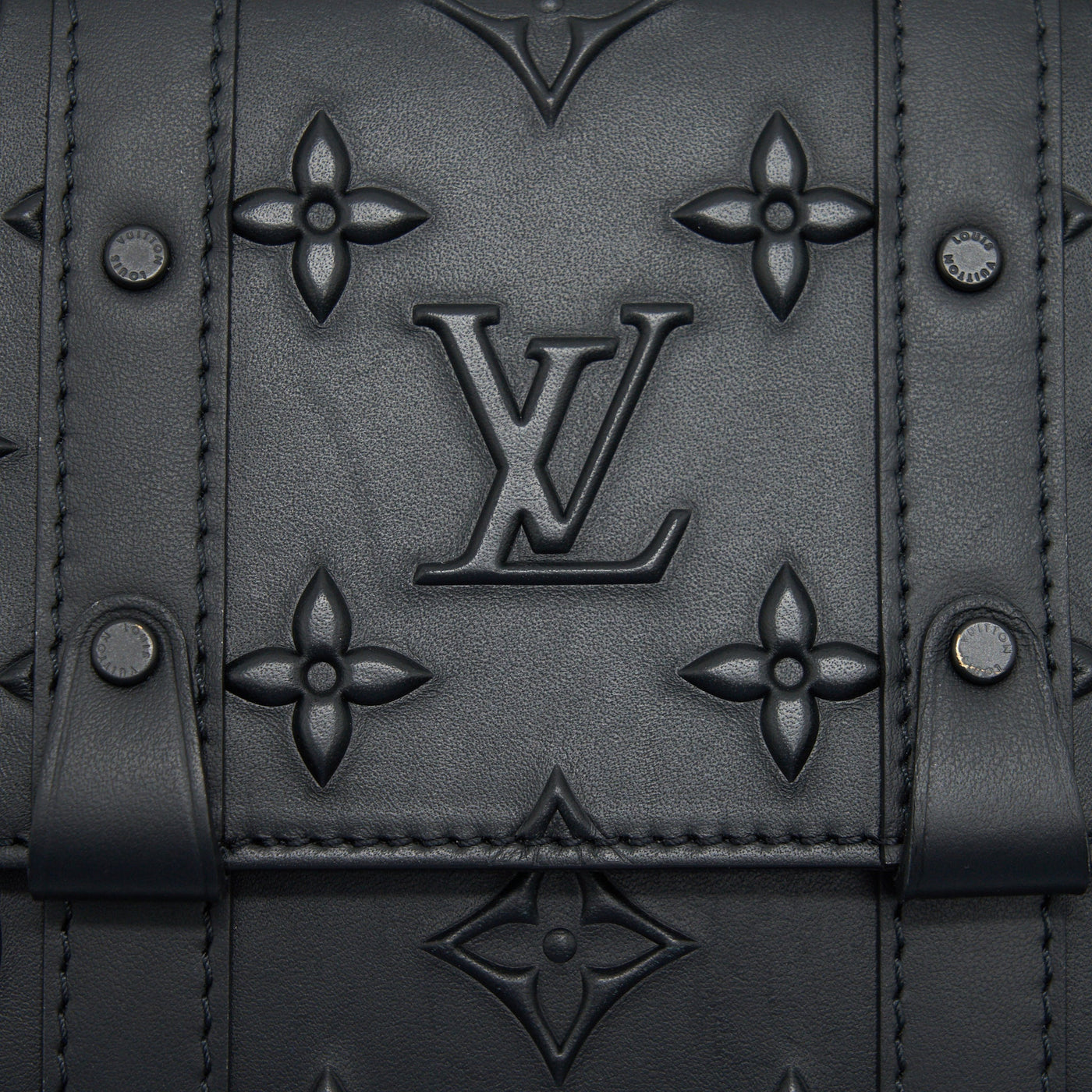 LOUIS VUITTON TRUNK SLINGBAG BLACK