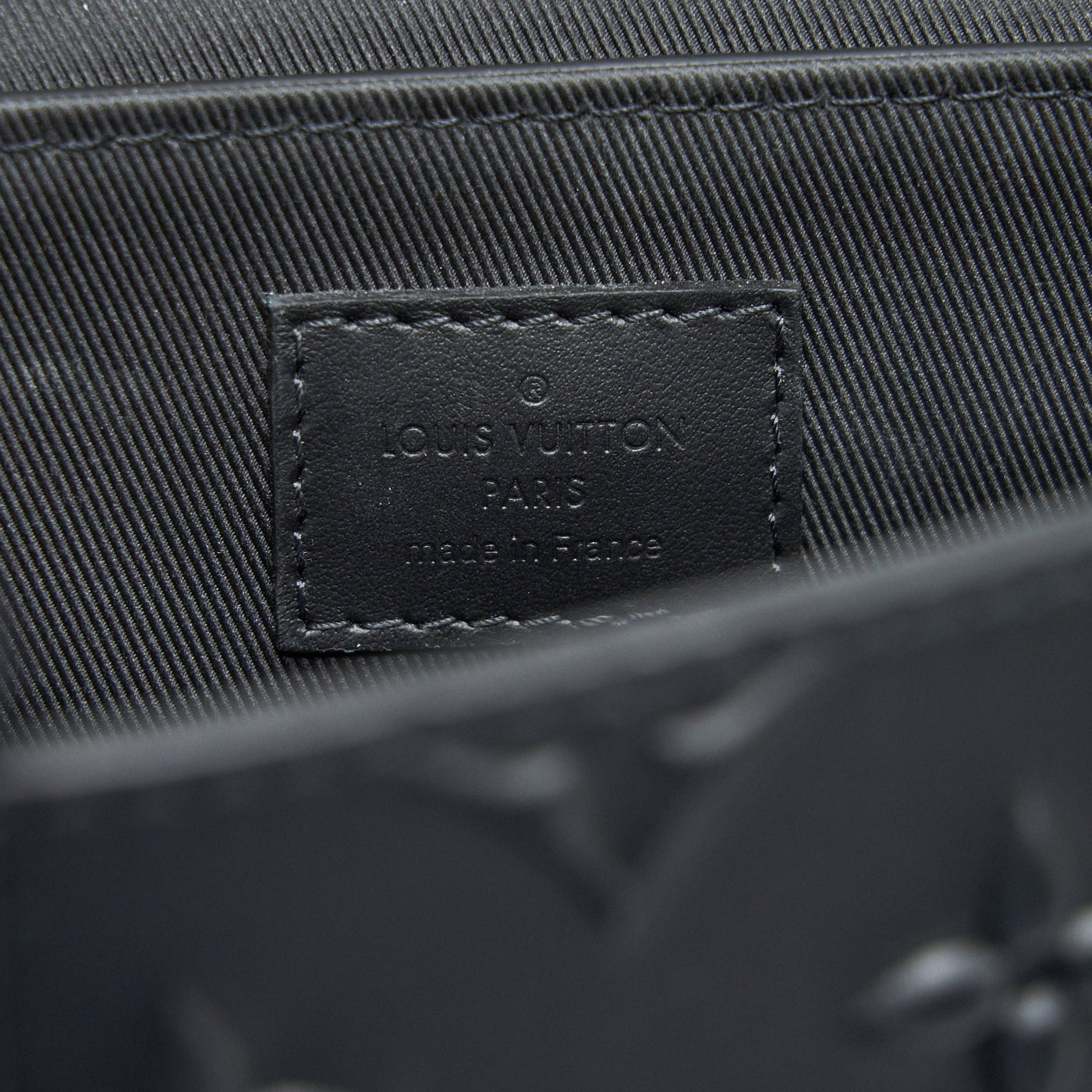 LOUIS VUITTON TRUNK SLINGBAG BLACK