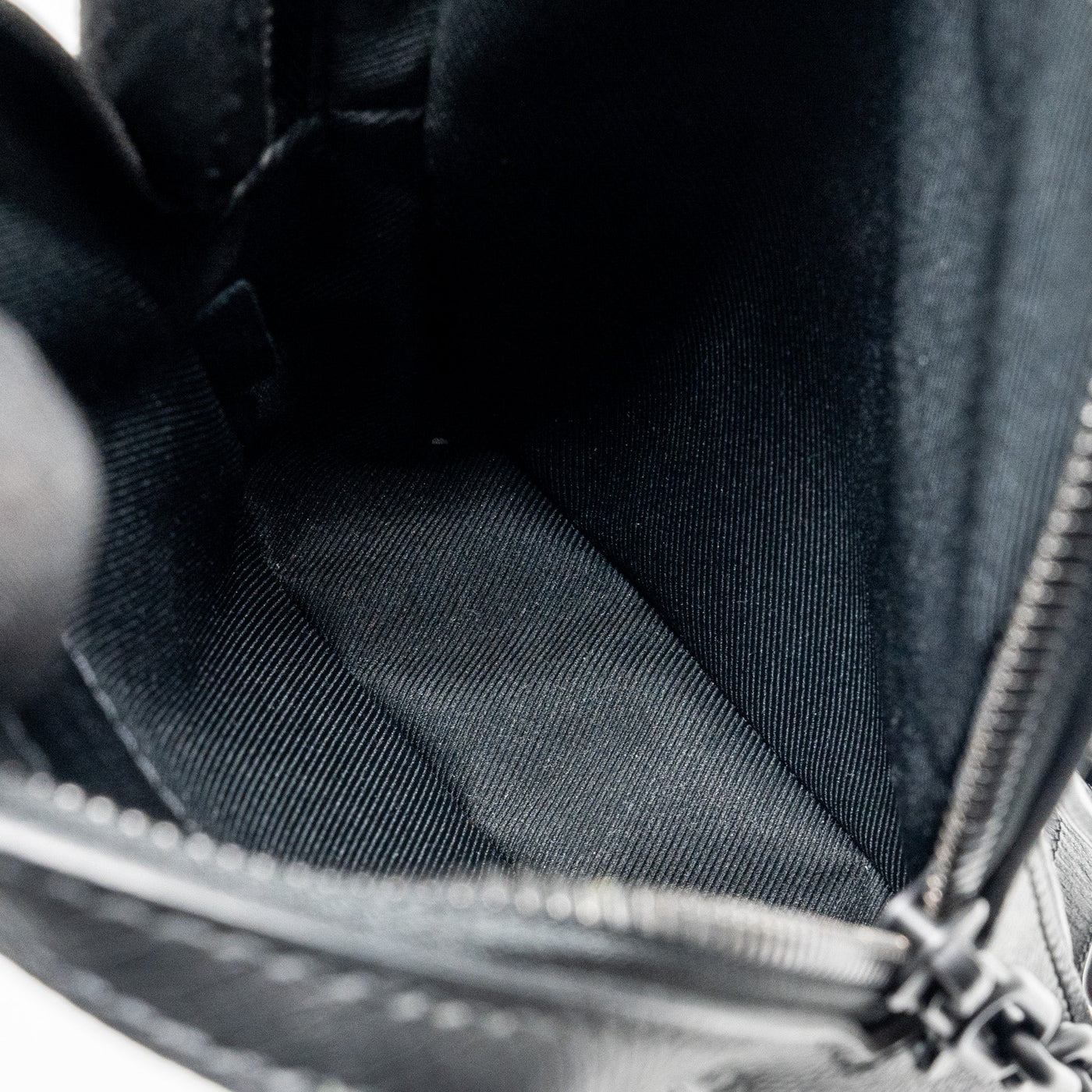 LOUIS VUITTON DANUBE MESSENGER BAG TAIGA BLACK/RAINBOW BLACK HARDWARE
