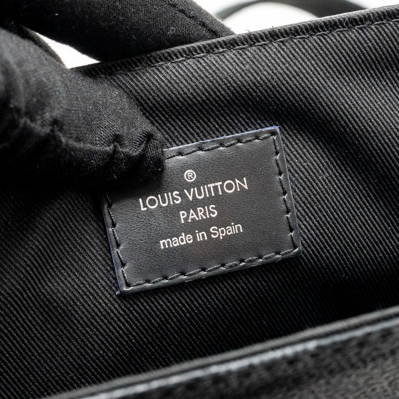 LOUIS VUITTON WORLD MAP DISTRICT MESSENGER BAG DAMIER GRAPHITE CANVAS SHW