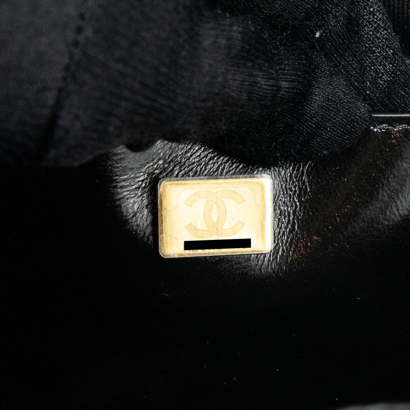 CHANEL 22A BACKPACK PATENT BLACK LGHW (MICROCHIP)