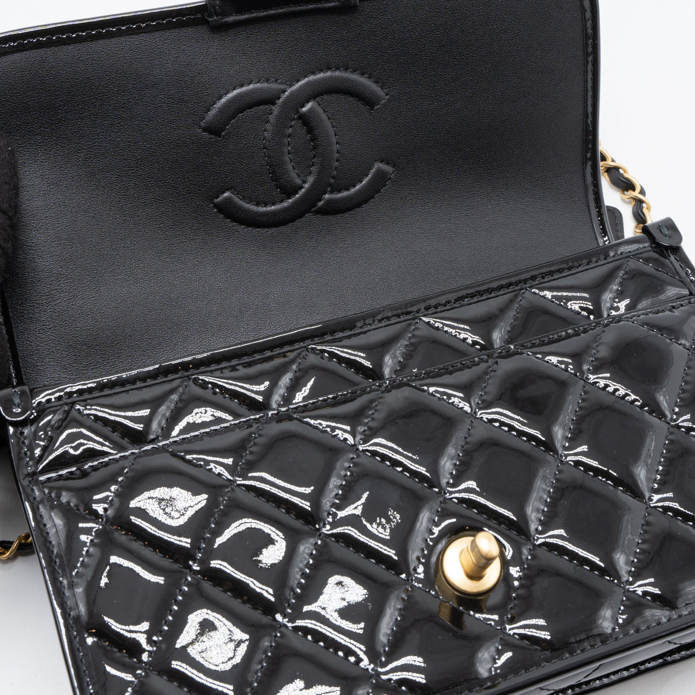 CHANEL 22K TOP HANDLE MESSENGER BAG PATENT LEATHER BLACK BRUSHED GHW (MICROCHIP)