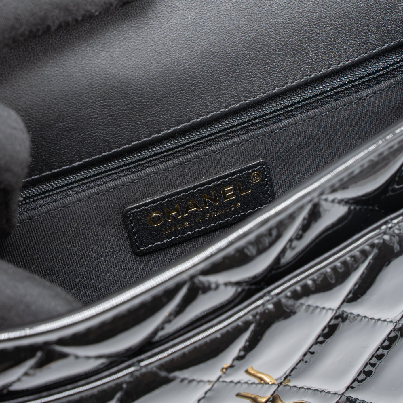 CHANEL 22K TOP HANDLE MESSENGER BAG PATENT LEATHER BLACK BRUSHED GHW (MICROCHIP)