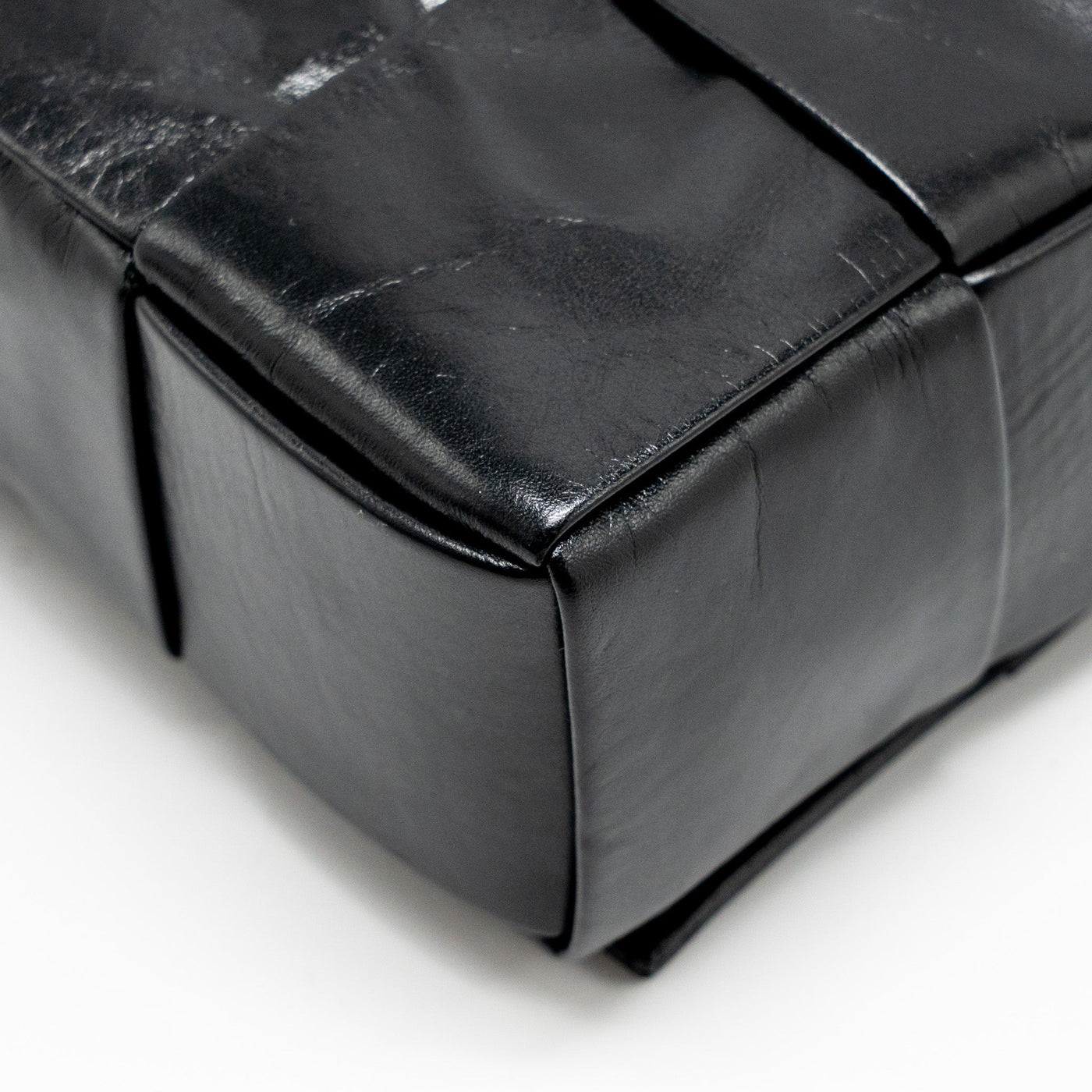 BOTTEGA VENETA CASSETTE MESSENGER BAG CALFSKIN BLACK SHW