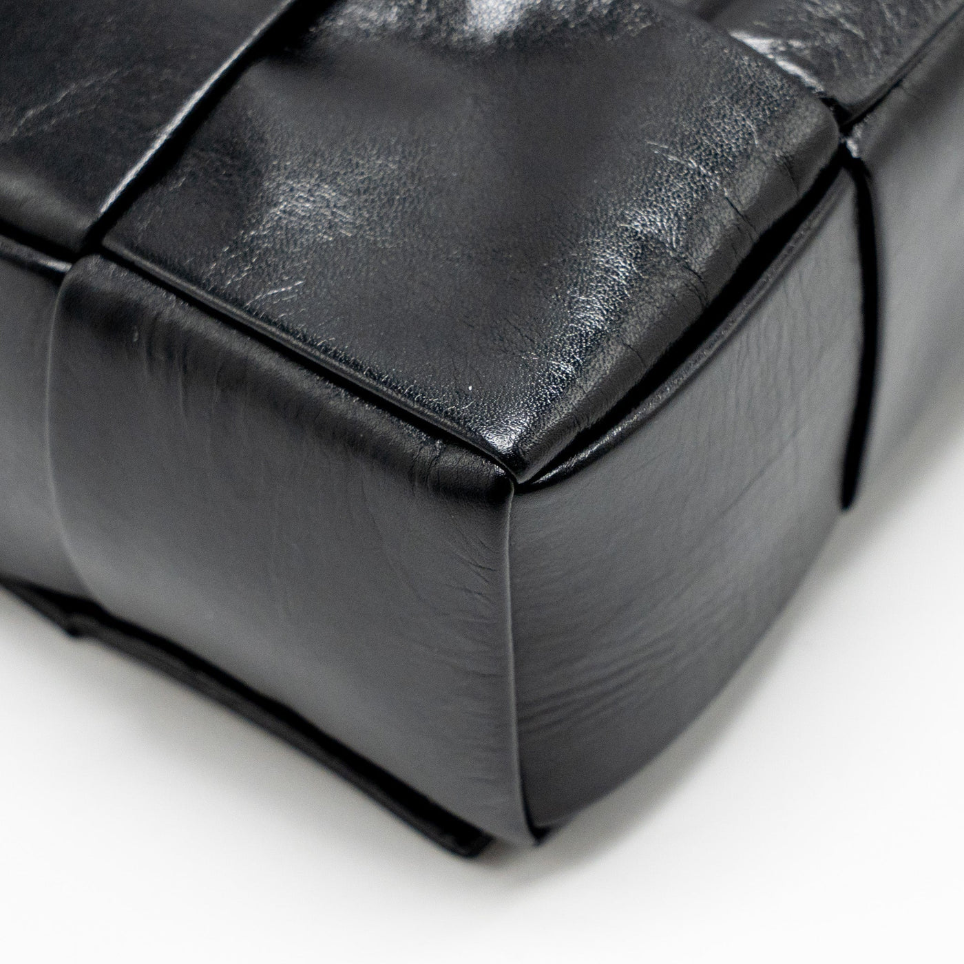 BOTTEGA VENETA CASSETTE MESSENGER BAG CALFSKIN BLACK SHW