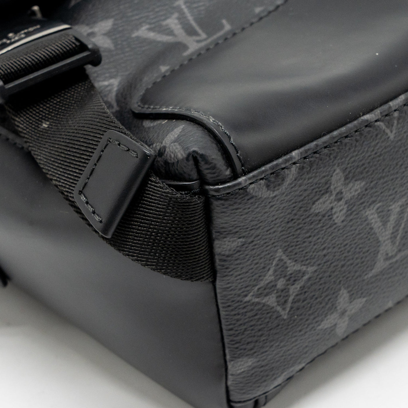 LOUIS VUITTON MESSENGER VOYAGER PM MONOGRAM ECLIPSE BLACK SHW
