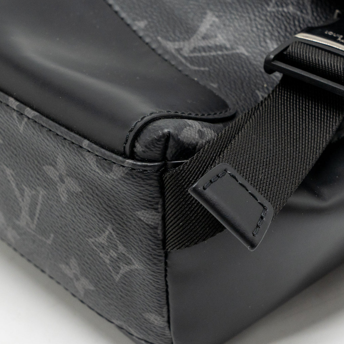LOUIS VUITTON MESSENGER VOYAGER PM MONOGRAM ECLIPSE BLACK SHW