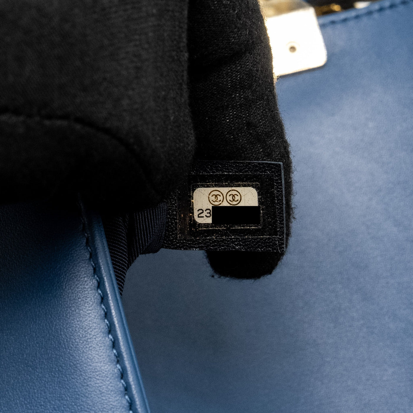 CHANEL MEDIUM CHEVRON BOY BAG CALFSKIN BLUE GHW