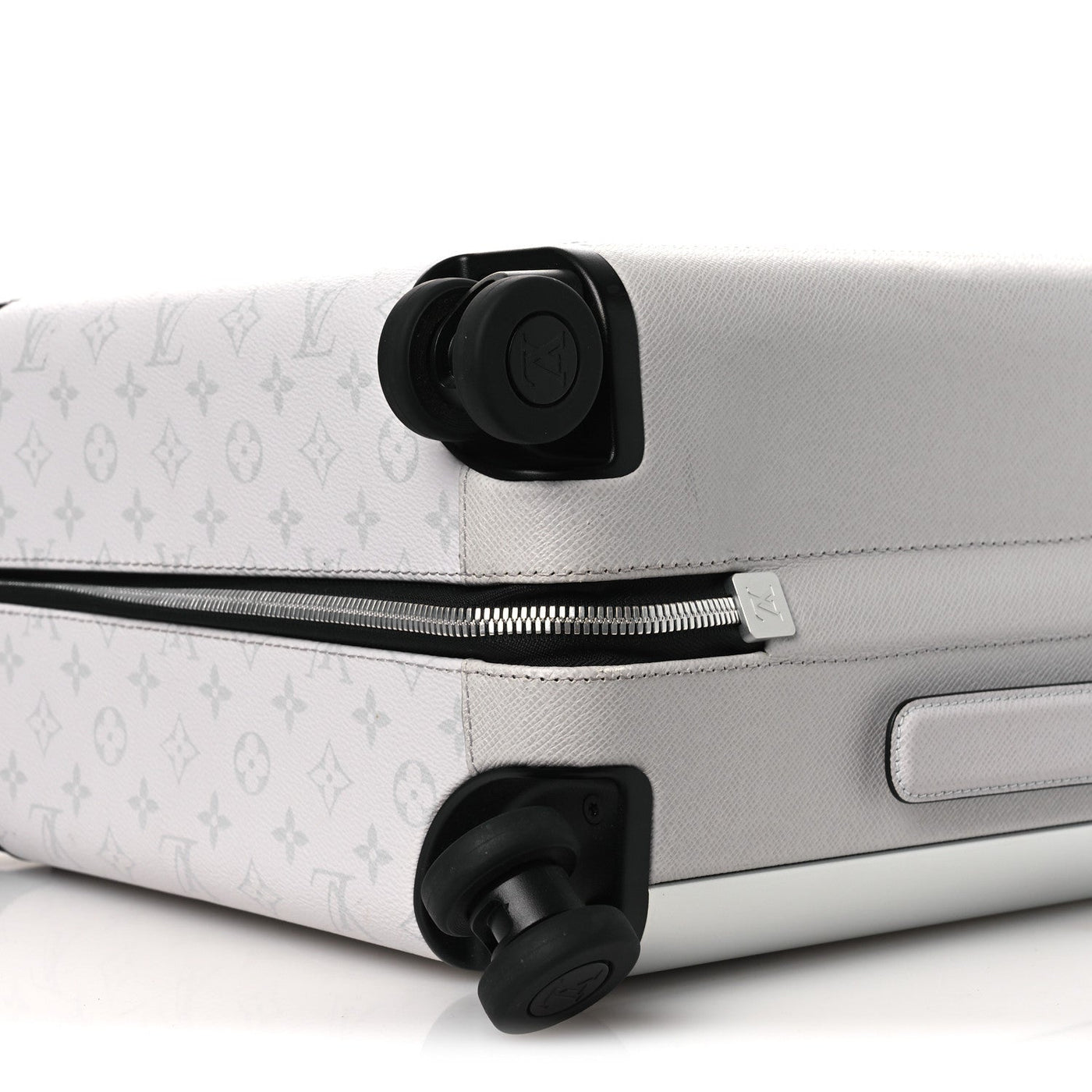 LOUIS VUITTON TAIGARAMA HORIZON 55 OPTIC WHITE