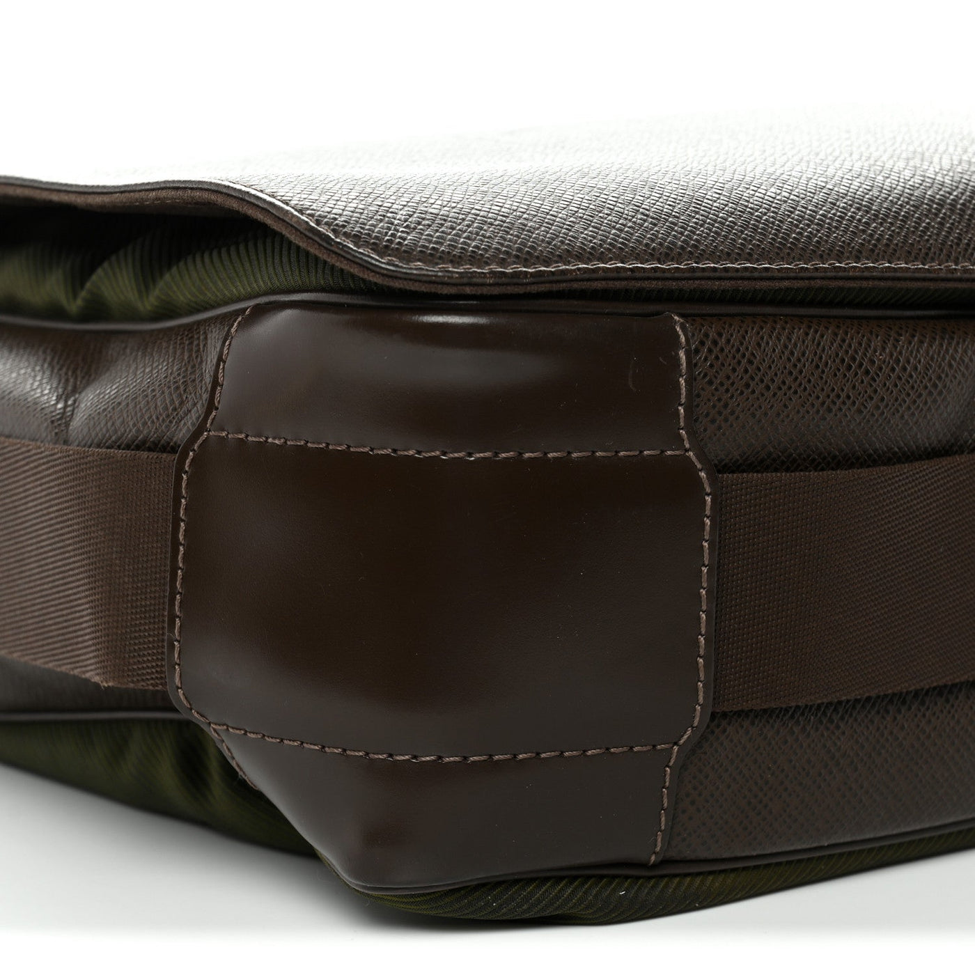 LOUIS VUITTON TAIGA ANDREI MESSENGER BAG GRIZZLI